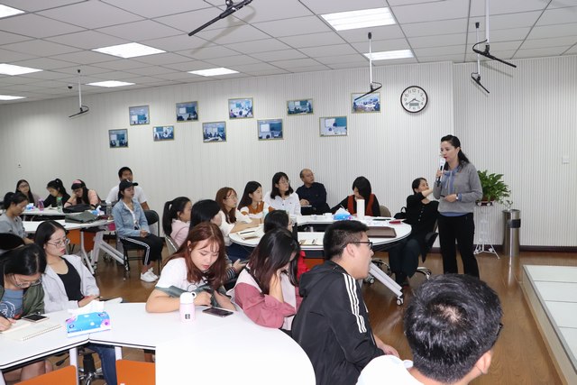 周雁翎讲座1.JPG 周雁翎讲座1.JPG