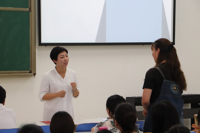 讲座照片1.JPG 讲座照片1.JPG